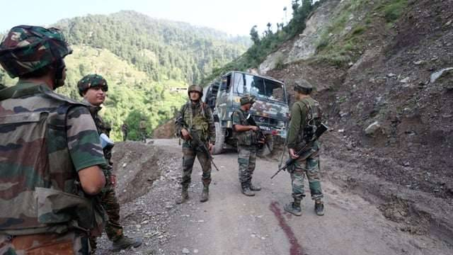 Valley_hunters_'s tweet photo. In times of heightened sensitivity, CRPF and SOG remain vigilant in ensuring the safety of all during the Amarnath Yatra in J&amp;K.
#ceasefire #AdaniAGM2025 #JusticeForBikeTaxis Karnataka Needs BikeTaxis #Varanasi #PanchayatS4 #ContentIsKingMAdhikari_E4M #Khamenei Israel &amp; Iran https://t.co/ElOBjPjS3R