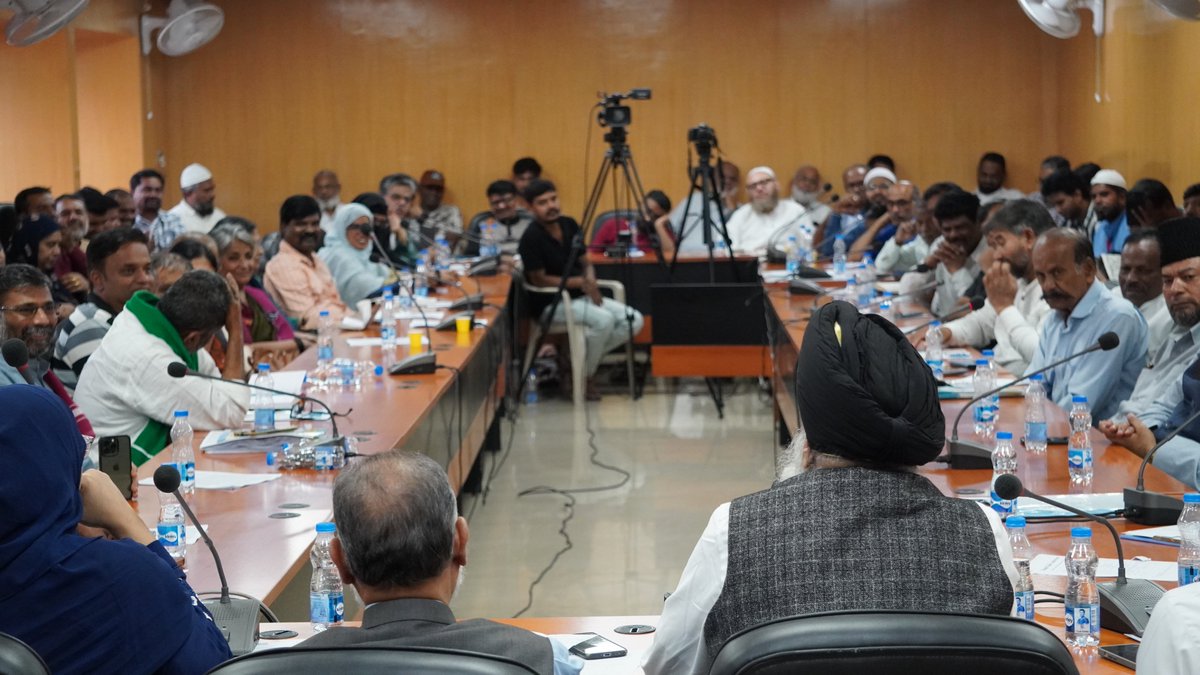 jihkar50556's tweet photo. A significant roundtable conference, organized by the All India Muslim Personal Law Board, Karnataka, and the Save Waqf Save Constitution Movement, was held at the Legislators’ House Auditorium in Bengaluru to oppose the Waqf Amendment Bill - 2025. #savewaqf #SaveConstitution https://t.co/guLs0kqjNZ