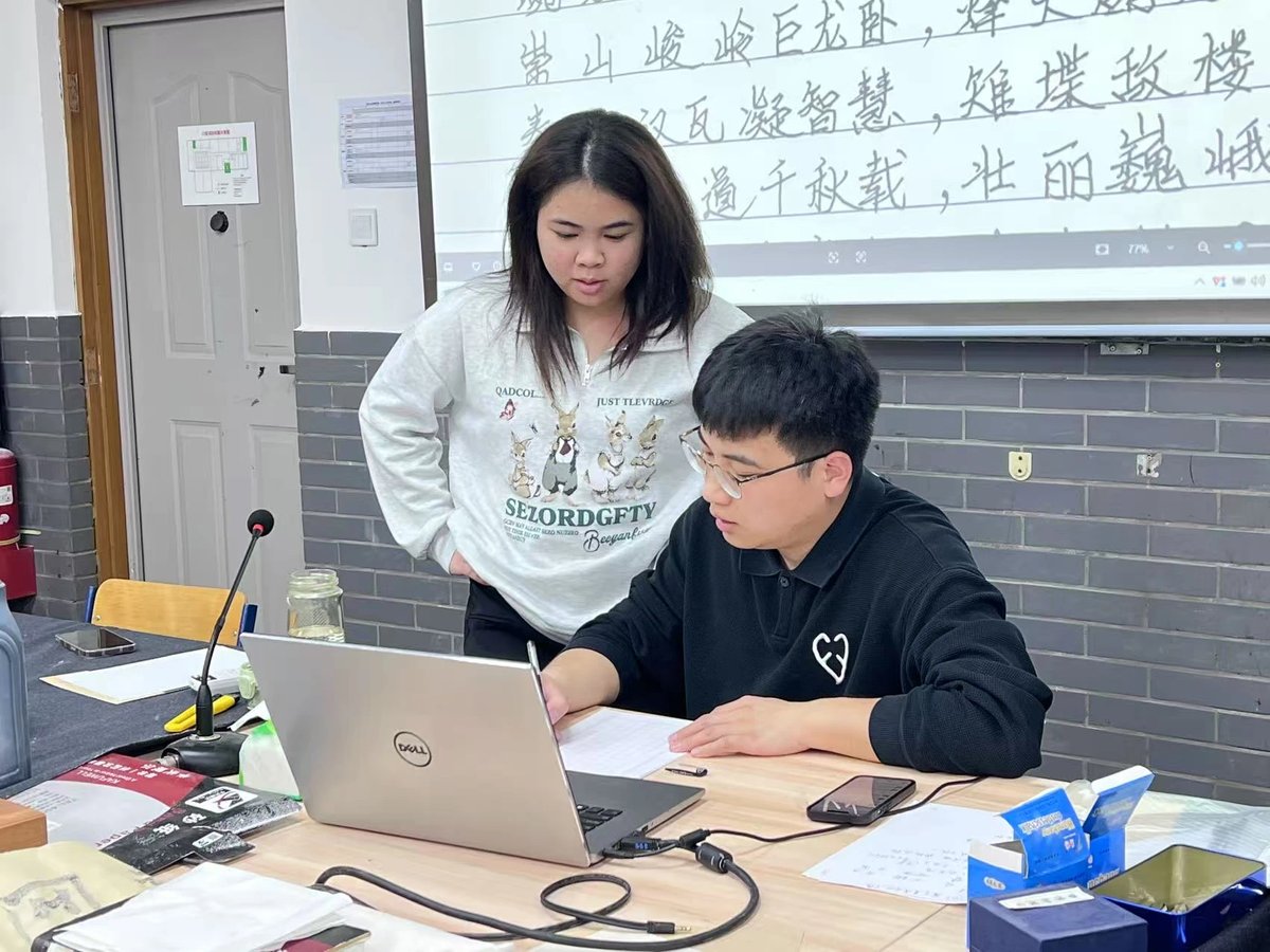 BNU_1902's tweet image. 🎉#BNU Talent on Display!🎉

🏆✍️At the 13th Beijing College Students' Calligraphy Competition themed "Enduring Legacy of Ink, Eternal Glory of the Great Wall", BNU international student Ji Jing Jing claimed First Prize!  

🌟Ji's exceptional hard pen calligraphy piece stood out