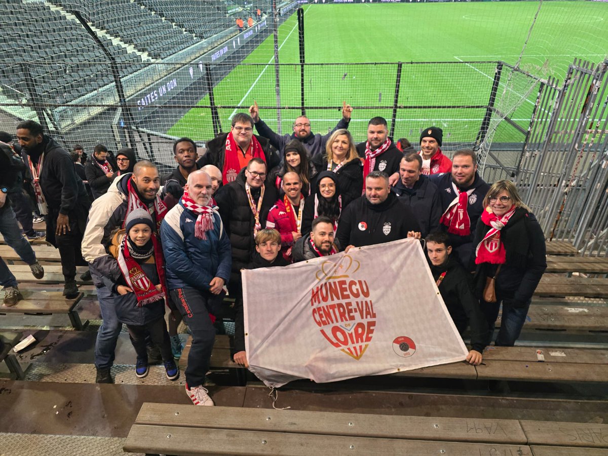 CSMonaco's tweet photo. Un jour une antenne quitte les rivages pour se diriger vers la région @RCValdeLoire et nos @MuneguCVDL . Supporters 🔴⚪ de cette région cette antenne est faite pour vous !!! #DagheMunegu #ASMonaco #Partouttoujours https://t.co/ONPUD6O95v
