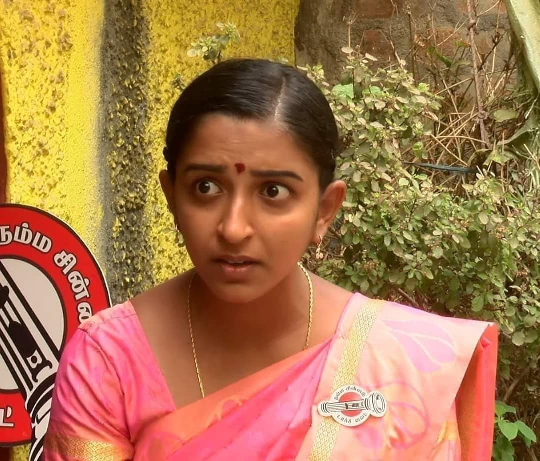முருகன பார்க்க இந்த பொண்ணு மாதிரி இருக்குல்ல?
