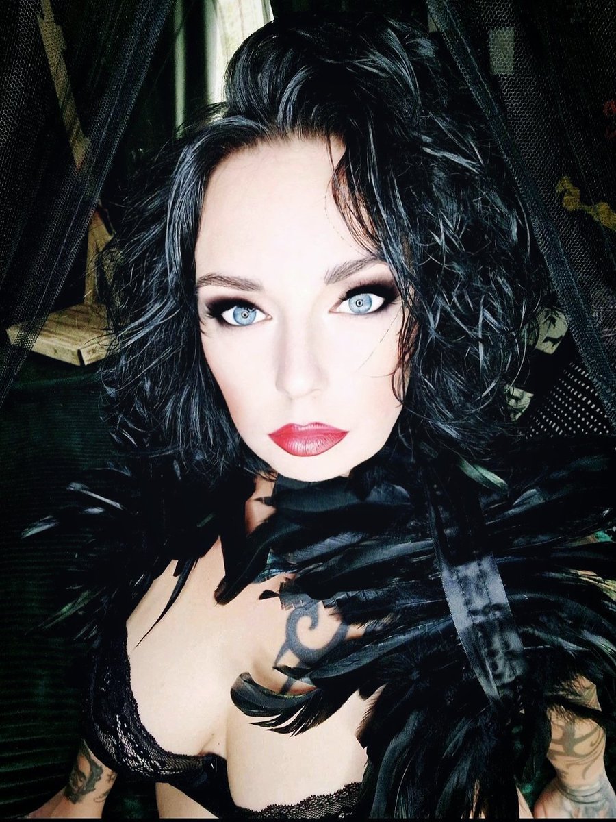 frauschwarz666's tweet photo. ❌️Respekt und Loyalität sind kein Upgrade, sondern Voraussetzung!❌️
#Herrin #goddess #sadist #psydom #brainfuck #sklavenstall #langzeiterziehung #Bindung #Respekt #Niveau #Führung #Kontrolle https://t.co/WGFPHjwAtL