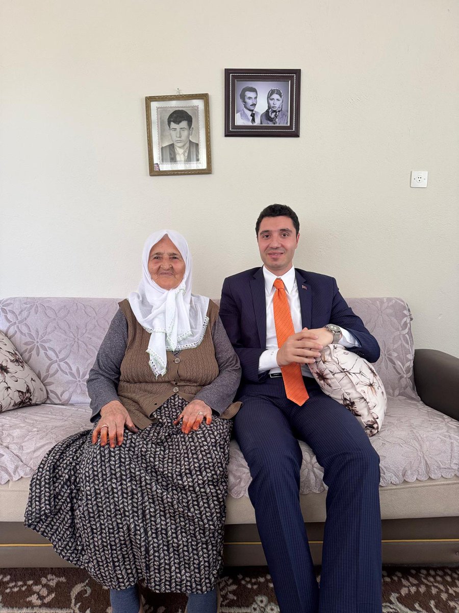 Karakecilikym71's tweet photo. Kaymakamımız Sayın İbrahim ERGİN, Sosyal Yardımlaşma ve Dayanışma Vakıf Müdürü Ali YILDIRIM ile birlikte İlçemiz sakinlerinden Fatma YORULMAZ'ı evinde ziyaret etti. https://t.co/t9XAIHhOlE