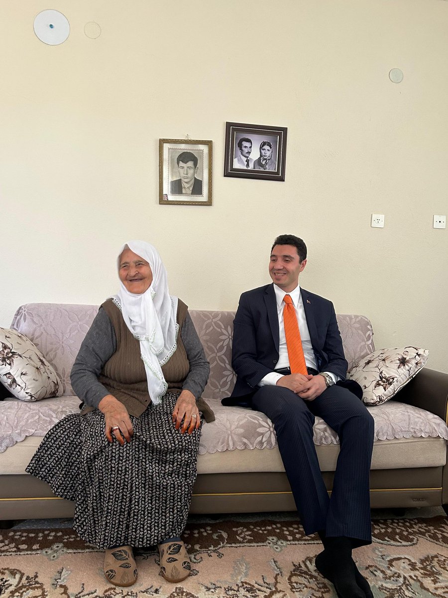 Karakecilikym71's tweet photo. Kaymakamımız Sayın İbrahim ERGİN, Sosyal Yardımlaşma ve Dayanışma Vakıf Müdürü Ali YILDIRIM ile birlikte İlçemiz sakinlerinden Fatma YORULMAZ'ı evinde ziyaret etti. https://t.co/t9XAIHhOlE