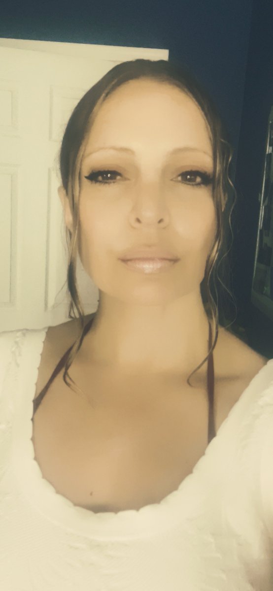 tinkerkellebell's tweet image. So I feel asleep last nite w my new #PhysiciansFormula Water Proof Mascara I bot the other day &amp;amp; my 
Water Proof Liquid Eyeliner🖤
This Stuffz Good👩🏽‍🦳💅🏽