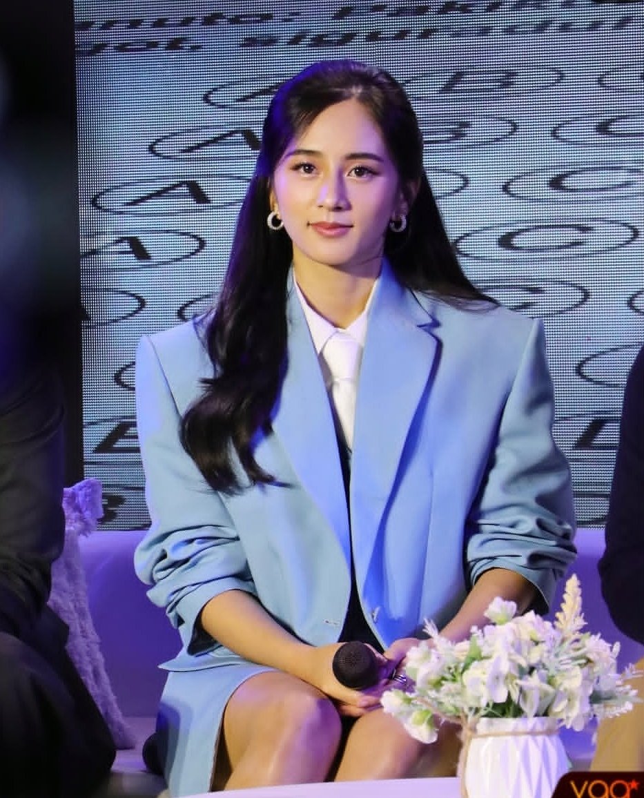 gabrielleluna24's tweet photo. Never beating the Mama Mary allegations... Kamukha nya si Mama Mary (insert toni g voice) 

BAD MOVES GENIUS MINDS

#HyacinthCallado | #GabLagman
#BGTSMediaCon | #BadGeniusTheSeries https://t.co/21O1wGHoAq