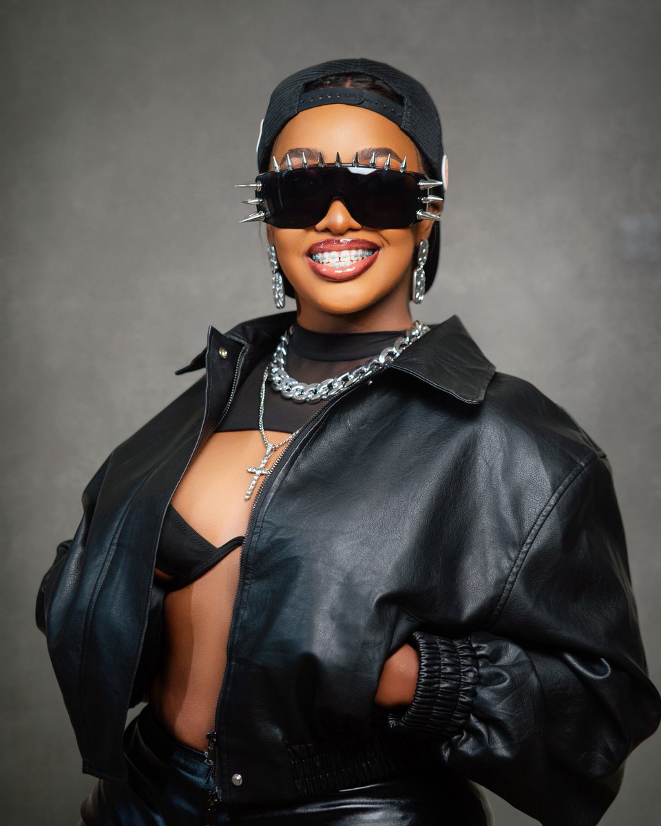 lynda_ddane's tweet photo. 🖤 😎 https://t.co/zShBqDhR1p
