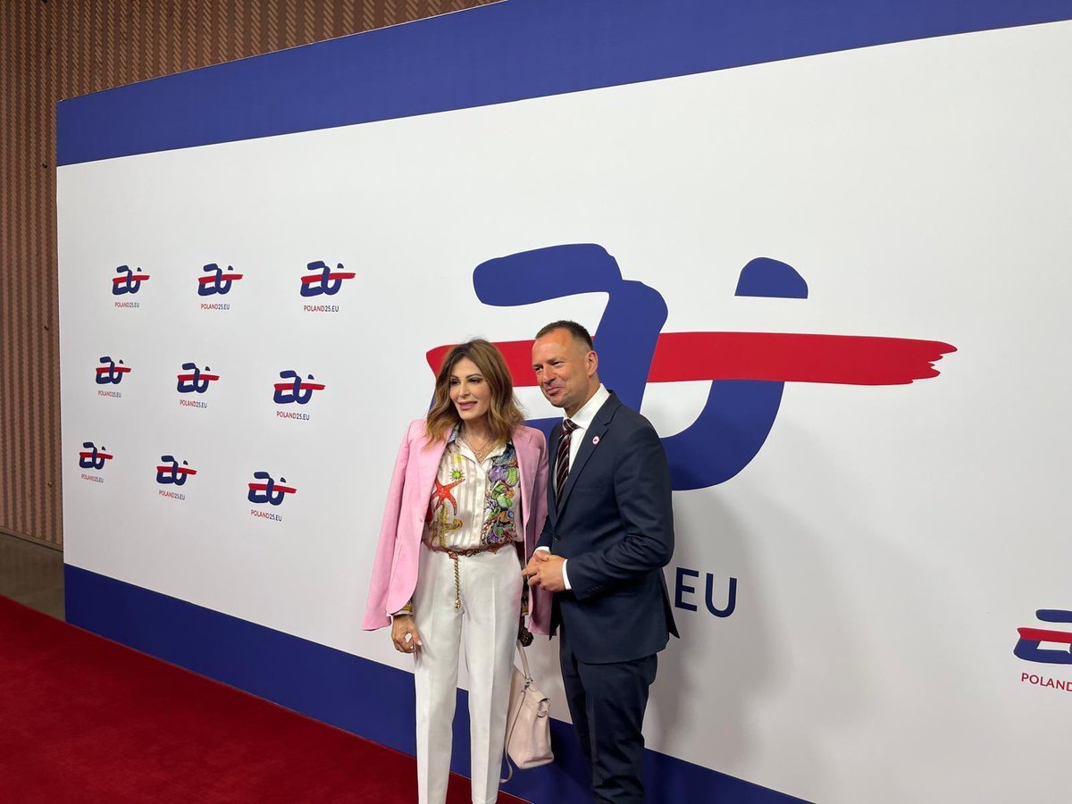 Ministero del Turismo (@mturismoitalia) on Twitter photo Il ministro del Turismo <a href="/DSantanche/">Daniela Santanchè</a> partecipa alla riunione informale dei ministri del Turismo dell’UE a Varsavia. Il ministro del Turismo <a href="/DSantanche/">Daniela Santanchè</a> partecipa alla riunione informale dei ministri del Turismo dell’UE a Varsavia.