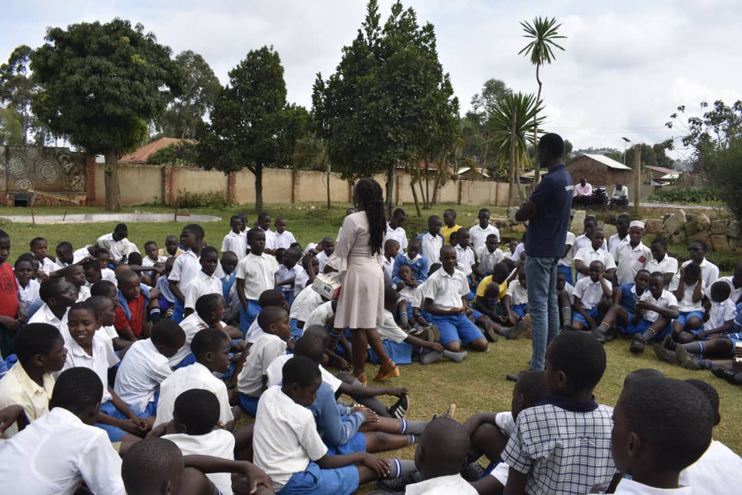 educ_ForAll's tweet image. 🚨2 in 5 men admit they know very little about menstruation.
This lack of education fuels stigma, shame, and harmful silence
That’s why we carry out menstrual hygiene mentorship for both boys and girls to open up honest conversations and end the taboo for good. @YasmineSherif1