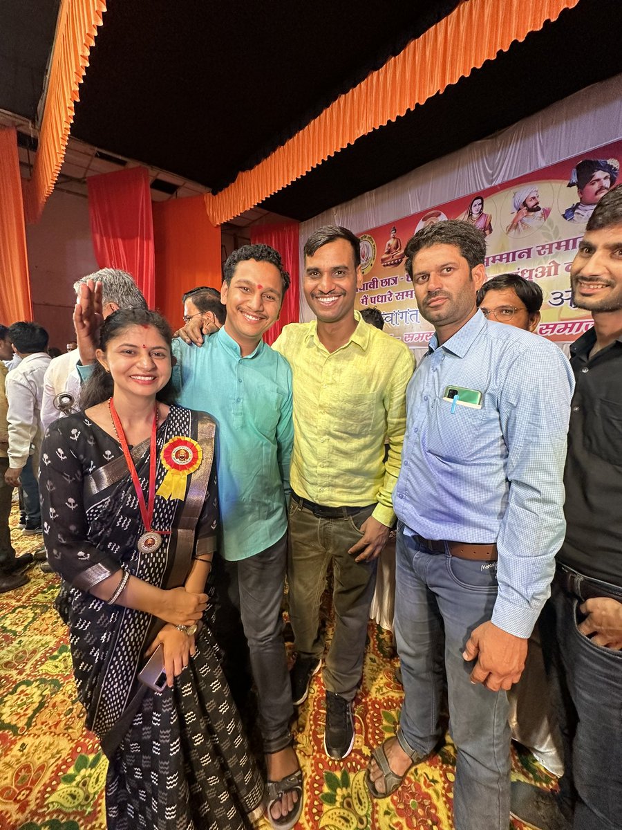 Santosh Patel DSP (@santoshpateldsp) on Twitter photo рдкрддрд┐ рдиреЗ рдкрдврд╝рд╛рдпрд╛ рддреЛ рдкрддреНрдиреА рдкреНрд░реЛрдлреЗрд╕рд░ рдмрди рдЧрдИредрдордВрдЪ рдореЗрдВ рдЧреЛрд▓реНрдб рдореЗрдбрд▓ рд╕реЗ рд╕рдореНрдорд╛рдирд┐рдд рд╣реЛрдиреЗ рдХреЗ рдмрд╛рдж рдЖрдХрд╛рдВрдХреНрд╖рд╛ рдкрдЯреЗрд▓ рдЬреА рдкрддрд┐ рдХрд╛ рд╣рд╛рде рдкрдХрдбрд╝рдХрд░ рд▓рд╛рдИрдВ рдФрд░ рдмреЛрд▓реАрдВ рдХрд┐ рдпреЗ рдореЗрд░реЗ рдлрд╝рд░рд┐рд╢реНрддрд╛ рд╣реИрдВ рдпрджрд┐ рдЗрдирдХрд╛ рд╕рдореНрдорд╛рди рд╣реЛ рддреЛ рдореБрдЭреЗ рдмрд╣реБрдд рдЦрд╝реБрд╢реА рд╣реЛрдЧреАред рдЦреЗрдбрд╝реА рдЧрд╛рдБрд╡ рджреЗрд╡рд░реА рдЬрд╝рд┐рд▓рд╛ рд╕рд╛рдЧрд░ рдПрдордкреА рдХреЗ рд░рд╣рдиреЗ рд╡рд╛рд▓реЗ рдЖрд╢реАрд╖ рдЬреА рдзрдиреНрдп рд╣реИрдВ рд╕рдВрд╕реНрдХрд╛рд░реА рдкрддреНрдиреА рдкрд╛рдХрд░ рдкрддрд┐ рдиреЗ рдкрдврд╝рд╛рдпрд╛ рддреЛ рдкрддреНрдиреА рдкреНрд░реЛрдлреЗрд╕рд░ рдмрди рдЧрдИредрдордВрдЪ рдореЗрдВ рдЧреЛрд▓реНрдб рдореЗрдбрд▓ рд╕реЗ рд╕рдореНрдорд╛рдирд┐рдд рд╣реЛрдиреЗ рдХреЗ рдмрд╛рдж рдЖрдХрд╛рдВрдХреНрд╖рд╛ рдкрдЯреЗрд▓ рдЬреА рдкрддрд┐ рдХрд╛ рд╣рд╛рде рдкрдХрдбрд╝рдХрд░ рд▓рд╛рдИрдВ рдФрд░ рдмреЛрд▓реАрдВ рдХрд┐ рдпреЗ рдореЗрд░реЗ рдлрд╝рд░рд┐рд╢реНрддрд╛ рд╣реИрдВ рдпрджрд┐ рдЗрдирдХрд╛ рд╕рдореНрдорд╛рди рд╣реЛ рддреЛ рдореБрдЭреЗ рдмрд╣реБрдд рдЦрд╝реБрд╢реА рд╣реЛрдЧреАред рдЦреЗрдбрд╝реА рдЧрд╛рдБрд╡ рджреЗрд╡рд░реА рдЬрд╝рд┐рд▓рд╛ рд╕рд╛рдЧрд░ рдПрдордкреА рдХреЗ рд░рд╣рдиреЗ рд╡рд╛рд▓реЗ рдЖрд╢реАрд╖ рдЬреА рдзрдиреНрдп рд╣реИрдВ рд╕рдВрд╕реНрдХрд╛рд░реА рдкрддреНрдиреА рдкрд╛рдХрд░