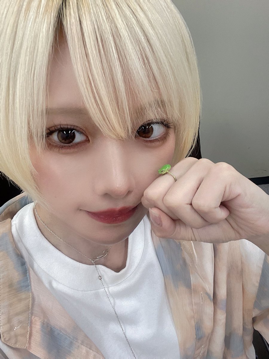 48ta_'s tweet photo. 今週も #マチコミ 火曜日!!
今日はお気に入りのアマガエルちゃんと🐸よろしくおねがいします🐸 https://t.co/7EOEtfrSNM