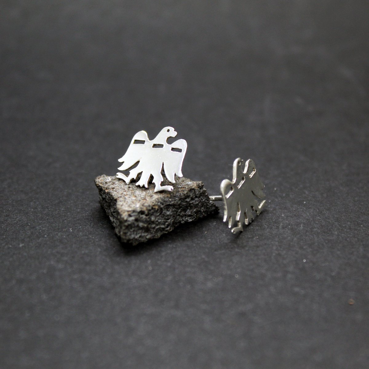 Plataica's tweet photo. Pendientes arrano beltza de plata 925, el #opari 🎁 perfecto!!
👉 https://t.co/zyQZWSc7LS
#earrings #arrano #beltza #euskera #navarra #euskadi #plata925 #joyeríaartesanal #hechoamano #envíogratis https://t.co/UkhilG6KeW