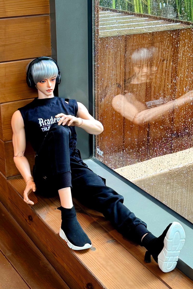 비오는 나의 휴일 지천이 데리고 까페나들이 갔다왔어요
인형(나의 후궁들) 데리고 다닐생각 안해봤는데~
이렇게라도 사진을 찍어주지않으면 도통 기회가 잘 안 만들어지더라고요 ㅋㅋㅋ
가족들과 함께 했는데 부끄럼은 가족들의 몫~
이 상황을 익숙하게 만들겠어요 ㅋ