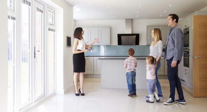 Viewing potential properties can be exciting, especially as you visualise how your life will look within that space.

Don't get caught up in the fantasy; use our free house viewing checklist now!

Read more 👉 lttr.ai/AfZgY

#PropertyViewing #BuyingProperty