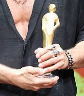 Qué es ganar? Ser el mejor? Si, claro eso podría ser pero no hay que sentirse el mejor hay que siempre intentar mejorar porque solo así daremos lo mejor de nosotros mismos y eso lo conseguimos con la humildad de saber que siempre queda algo por aprender! Feliz martes!#CanYaman