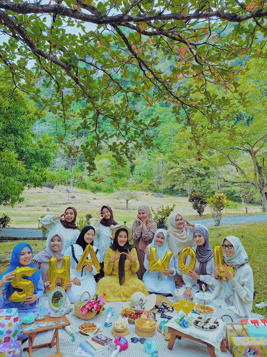 Ada shawol piknik
Ada shawol merajut asa menuju puncak
Ada shawol prakarya bkin cahol hahahha