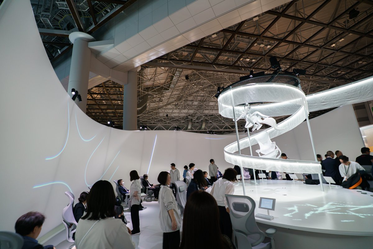 ITL_Lighting_'s tweet photo. 【レンタルご使用事例のご紹介】
最新のオフィス・空間デザインが集結する国際展示会「オルガテック東京2025」にて
国内有数のオフィス家具メーカーであるコクヨ様のブースにおいて、ITLの照明をレンタルいただきました。

今回は、明るさ・色温度・配光を自在に調整できるスポットライト（SSP-001 / SSP-096）をレンタル提供。

展示空間の魅力を最大限に引き出す“光”の演出をお手伝いしました💡✨

イベント情報
オルガテック東京2025
📍東京ビッグサイト
📅 2025年6月3日〜5日
※当イベントはすでに終了しております。
#オルガテック東京 #照明デザイン #展示会照明 #ITL照明 #空間演出