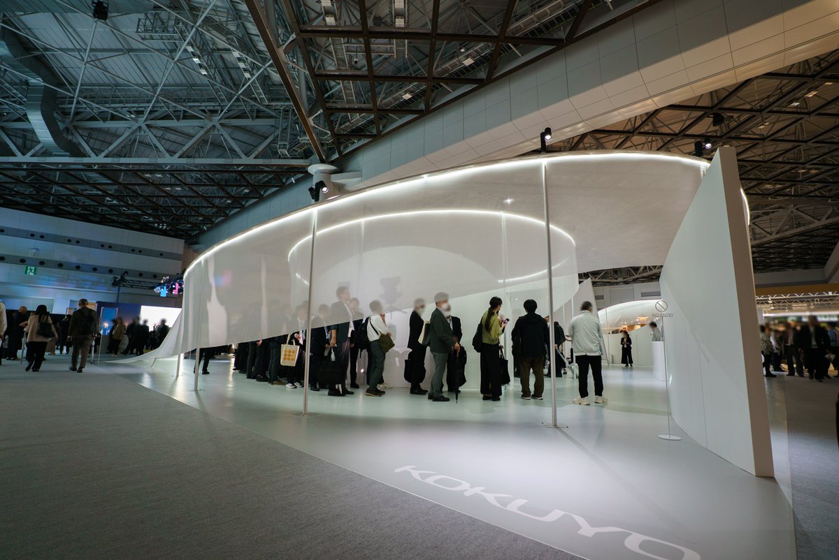 ITL_Lighting_'s tweet photo. 【レンタルご使用事例のご紹介】
最新のオフィス・空間デザインが集結する国際展示会「オルガテック東京2025」にて
国内有数のオフィス家具メーカーであるコクヨ様のブースにおいて、ITLの照明をレンタルいただきました。

今回は、明るさ・色温度・配光を自在に調整できるスポットライト（SSP-001 / SSP-096）をレンタル提供。

展示空間の魅力を最大限に引き出す“光”の演出をお手伝いしました💡✨

イベント情報
オルガテック東京2025
📍東京ビッグサイト
📅 2025年6月3日〜5日
※当イベントはすでに終了しております。
#オルガテック東京 #照明デザイン #展示会照明 #ITL照明 #空間演出