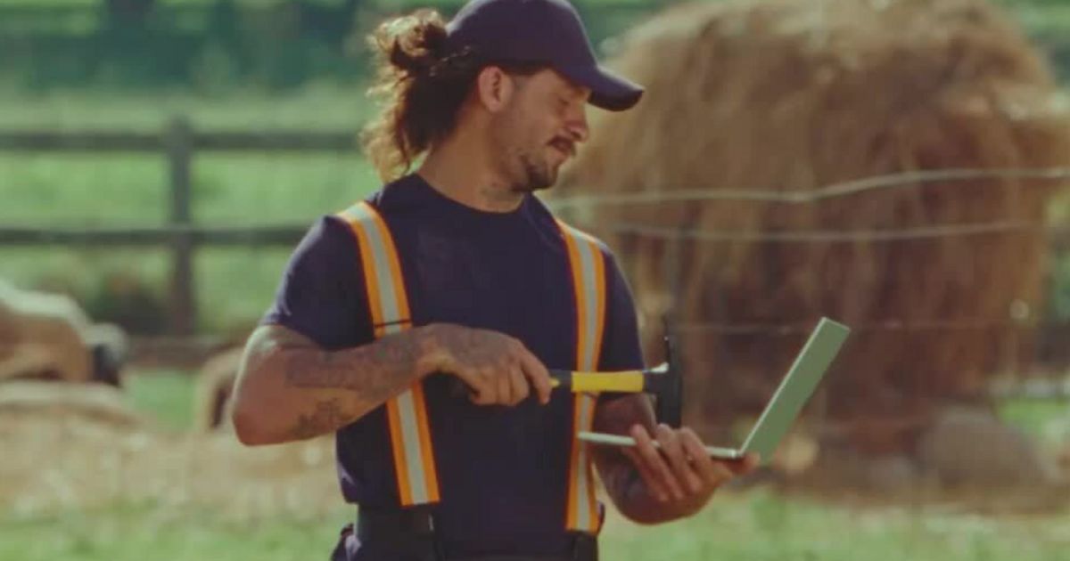 The in-house taps retro classic folk songs to bring enduring real world trades into the digital age.
campaignasia.com/video/squaresp…