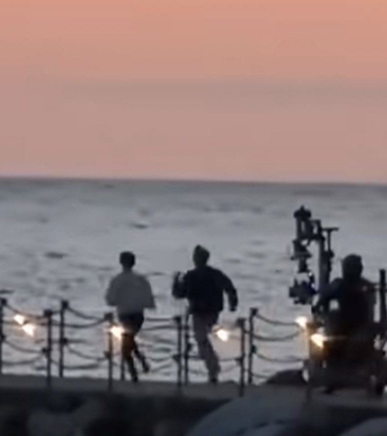 SPOILER Heartstopper Movie ‼️‼️

Nick and Charlie on the beach at sunset  #HeartstopperSpoilers