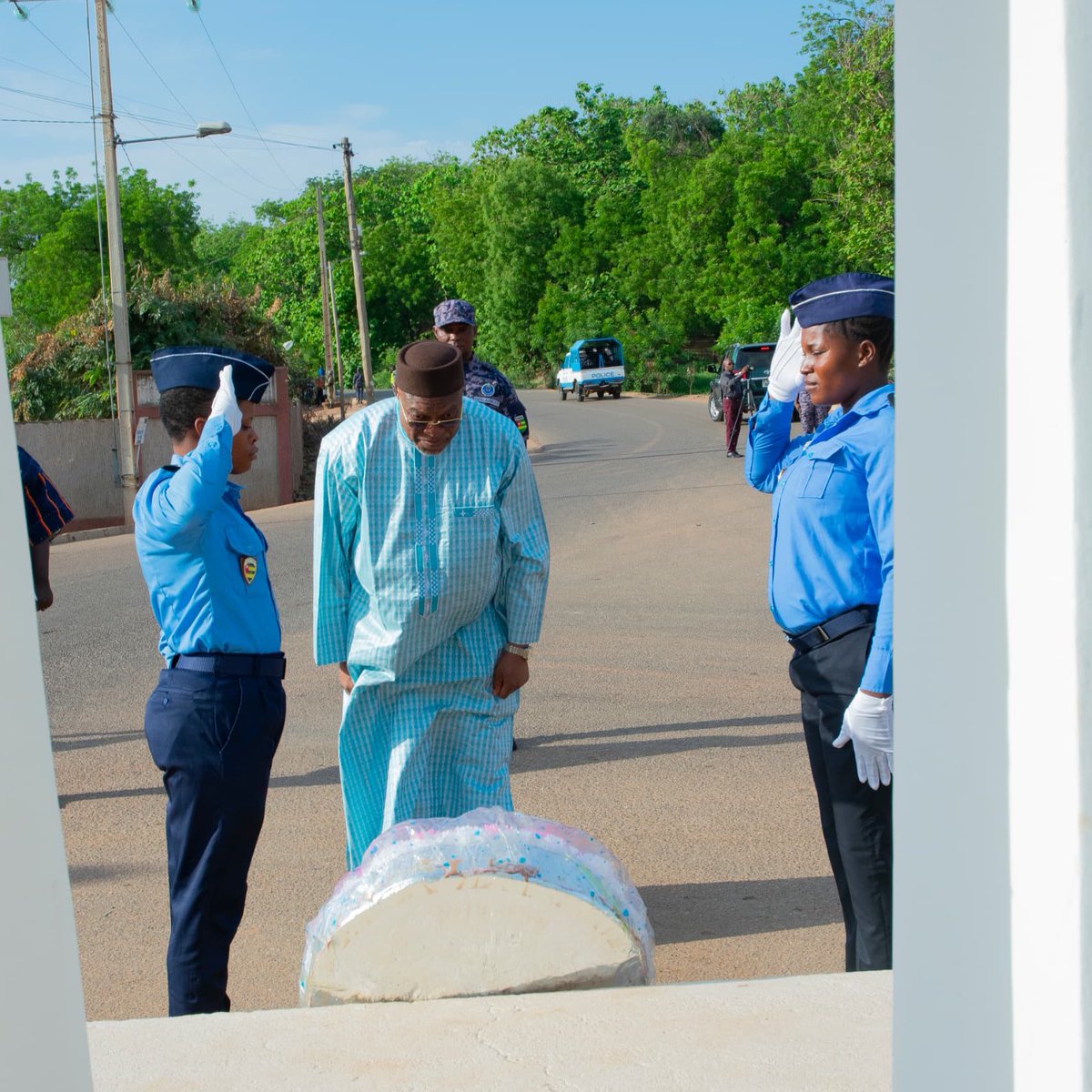 des chefs traditionnels, et des Directeurs et Chefs de services régions déconcentrés. 

Cette cérémonie émouvante a été l'occasion de rappeler l'importance de se souvenir des sacrifices consentis pour notre liberté et notre dignité.