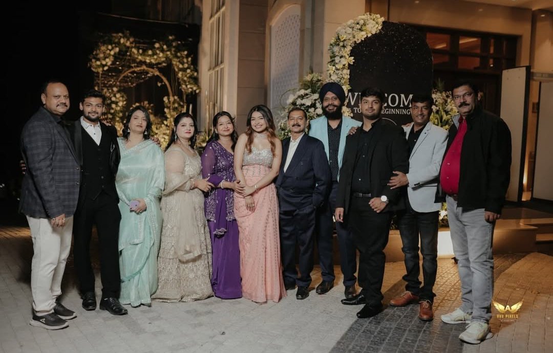 meerahere_'s tweet photo. Bhabhii ke Bhai pe agr Dil aajaye to kya krte hain guysss 🙃❤️😭

Bhabhi ki side ki pics aagyi guyss!!!!

#triggeredinsaan #nischaymalhan #AbhishekMalhan #FukraInsaan #PandaGang #TriggeredArmy #ruchay #wedding https://t.co/XXdrEMdKFQ