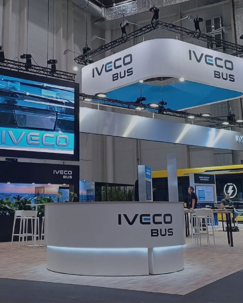 FeriaFIAA's tweet photo. 🔋 #IVECOBUS participa en la cumbre #UITPHamburg mostrando su apuesta por la electrificación total del transporte.
Con un stand de 400 m² y su E-WAY 100% eléctrico, reafirma su liderazgo en movilidad urbana cero emisiones.
#FIAA #TransporteSostenible #MovilidadVerde https://t.co/eLod4ra6Oy