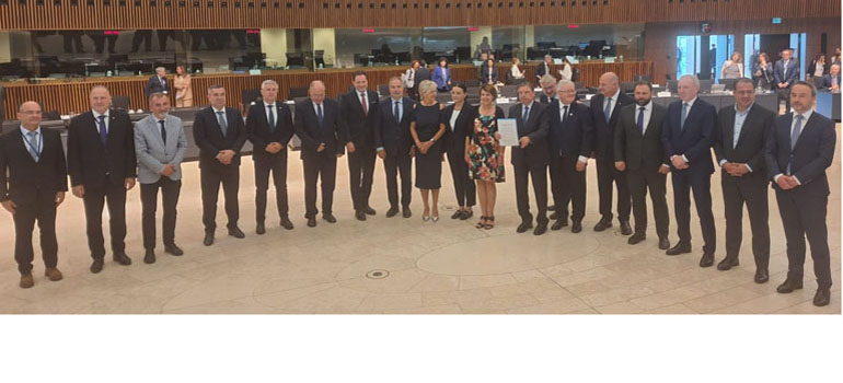 Υπουργείο Αγροτικής Ανάπτυξης και Τροφίμων (@minagricpress) on Twitter photo Σημαντικές παρεμβάσεις του Υπουργού Αγροτικής Ανάπτυξης και Τροφίμων, Κώστα Τσιάρα στο Συμβούλιο Υπουργών Γεωργίας και Αλιείας της ΕΕ και στους MED-9
minagric.gr/2013-04-05-10-… Σημαντικές παρεμβάσεις του Υπουργού Αγροτικής Ανάπτυξης και Τροφίμων, Κώστα Τσιάρα στο Συμβούλιο Υπουργών Γεωργίας και Αλιείας της ΕΕ και στους MED-9
minagric.gr/2013-04-05-10-…