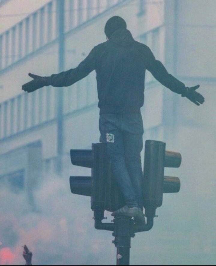 snilloh_'s tweet image. The Simpsons predicted the future again.

Simpsons 1999.                              Kenya 2024.