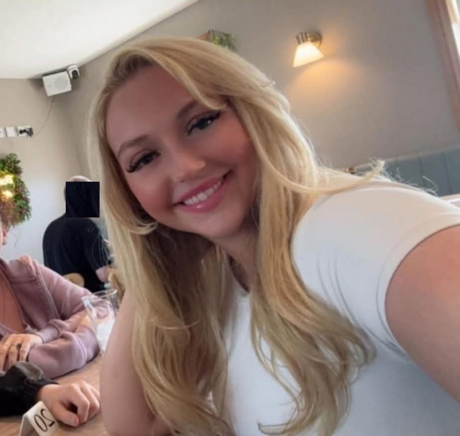 Gardaí are seeking the public’s assistance in tracing 25-year-old Amy Hutchinson, who has been reported missing from her home in Clondalkin, Dublin 22, since the morning of Monday, 23rd June 2025.