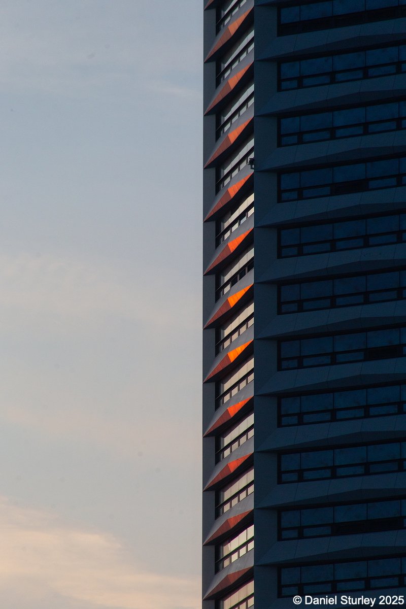 #Birmingham UK, the #Octagon by <a href="/howells_makes/">Howells</a>  <a href="/ParadiseBham/">Paradise Birmingham</a> catches the #sunrise 😎 
#BirminghamWeAre #Architecture #AllShapes 
#SkyScraperOne 
#Photography