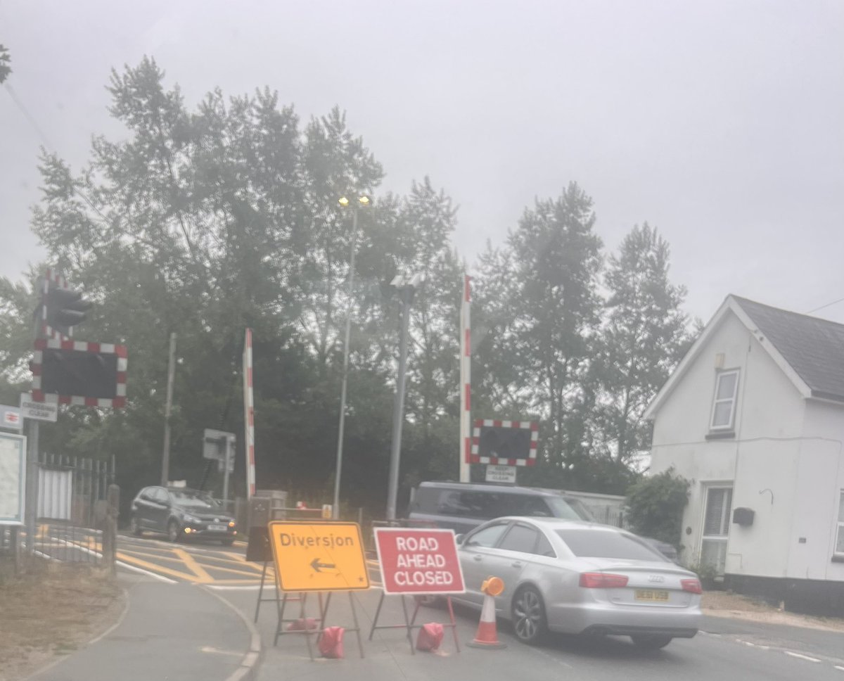 eahardie's tweet photo. Which nimwit decided to place these signs across a carriageway blocking access to Wye? Forcing traffic to go into oncoming traffic on a blind bend over a level crossing! Well Done @Kent_cc @KentHighways You’ve Surpassed Yourselves! #kent https://t.co/oX6S1w6nGE