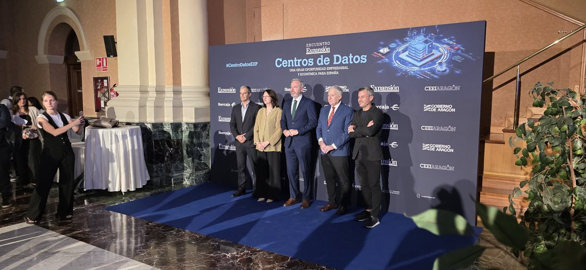 aeropuerteruel's tweet photo. #24un Encuentro Centro de Datos, una gran oportunidad empresarial y económica, organiza @expansioncom, @CEEIARAGON @GobAragon e @ibercaja en Pignatelli
#CentroDatosEXP 
La Comunidad con más inversiones en el sur de Europa, ejemplos:
@amazon 15,700 mill €
#samca 2,600 mill € https://t.co/vnJ5qntbNL