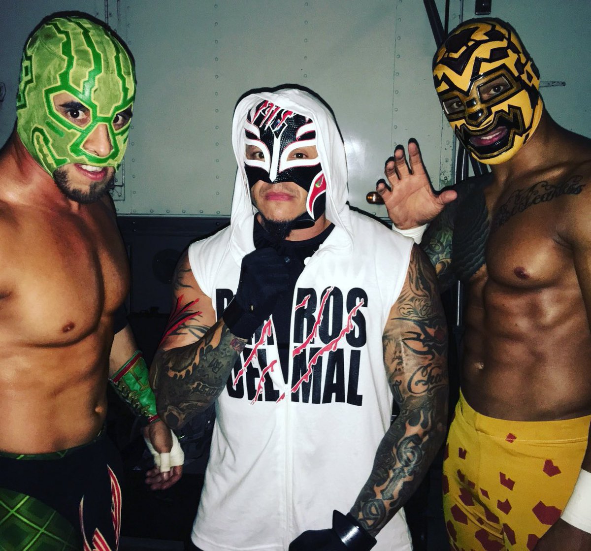 Chupacabra_01's tweet photo. 🎂Happy Birthday to Rey Horus! @rey_horus @DragonAztecaJr #ReyHorus #DragonAztecaJr #Mexisquad #ROH #MLW #LuchaUnderground #TheCrash #WWE #NXT #ECW #NWA #WCW #TNA #AEW #LuchaLibreAAA #CMLL #NJPW #ProWrestlingNoah #AJPW https://t.co/1InBE6VNxE