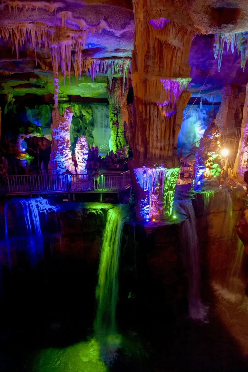 Harrison_Lvan's tweet photo. The Tai'an Underground #DragonPalace maintains a constant temperature of 18℃ all year round under the cave, making it extremely refreshing in summer! The rafting was certified by Shanghai Great World Guinness Records as the longest unpowered underground river cave rafting! https://t.co/2nCBXhKBV6