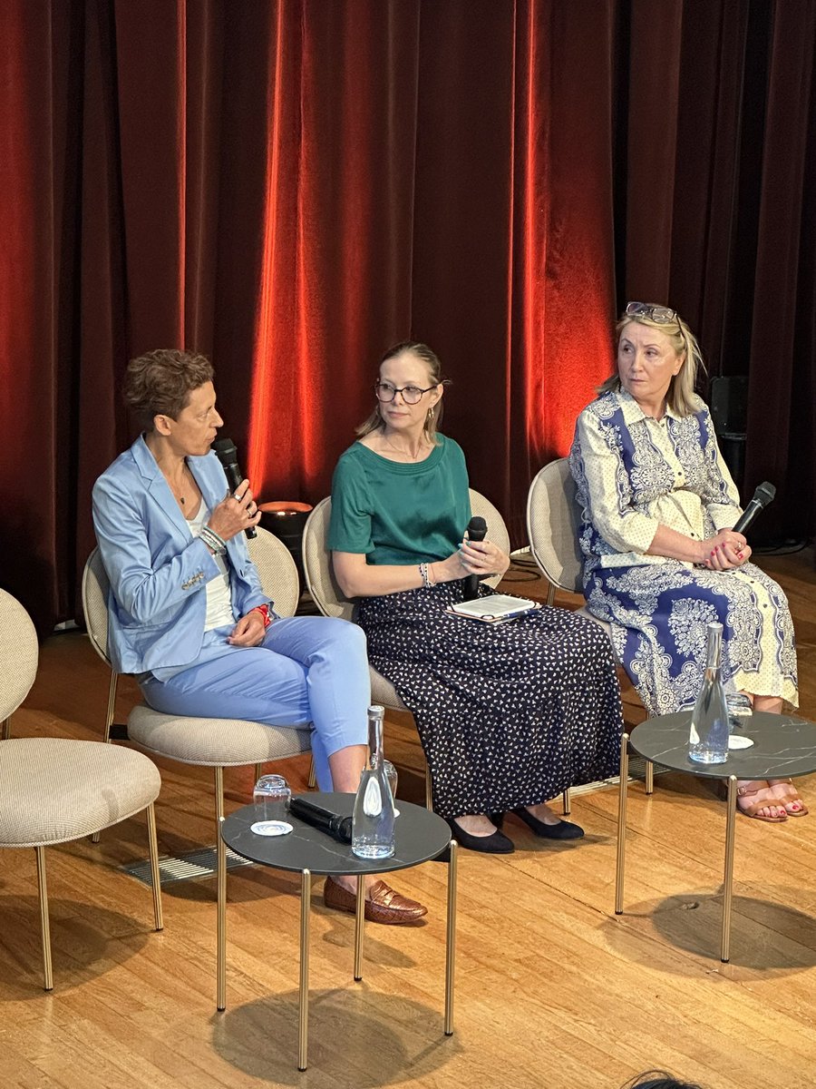 « Parmi les groupes d’identités minoritaires, les femmes sont 70 % à rapporter une expérience négative dans leur parcours de santé, entraînant une perte de confiance. Un écart de 20 points avec les hommes. »

— Christelle Foucault, <a href="/sanofi/">Sanofi</a> 

#thinktankMC #marieclaire