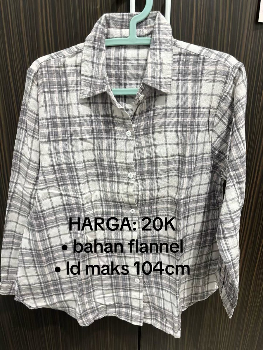 mesoliaa's tweet photo. gaiss aku mo preloved baju ni🤩💃🏼. kondisi masii bagus semua. minat langsung dm yah!! 

dom: surabaya https://t.co/FMtwn6bw4u