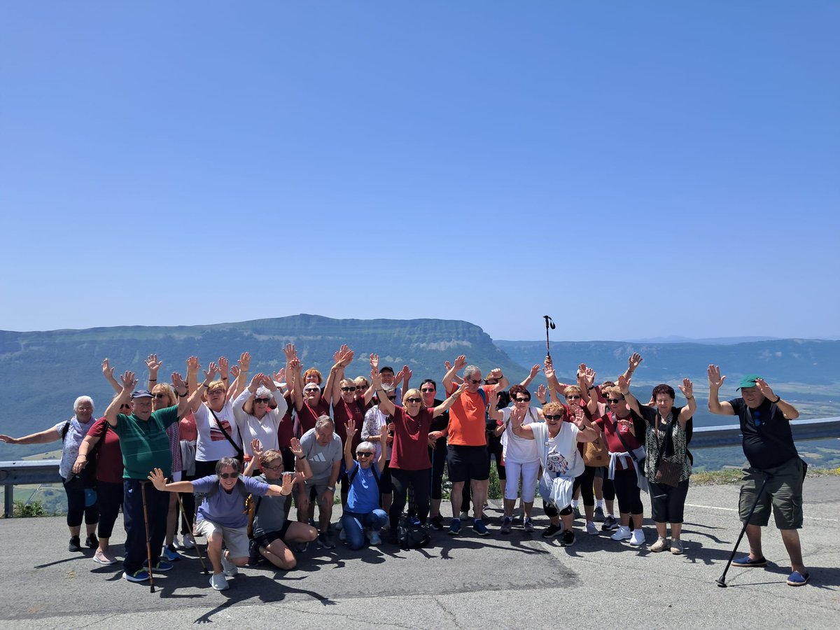 [ARGAZKIAK] Aralarko San Migelera egunpasa egin zuten ostiralean 40 lagun inguruk.
danbolin.eus/argazkiak-aral…