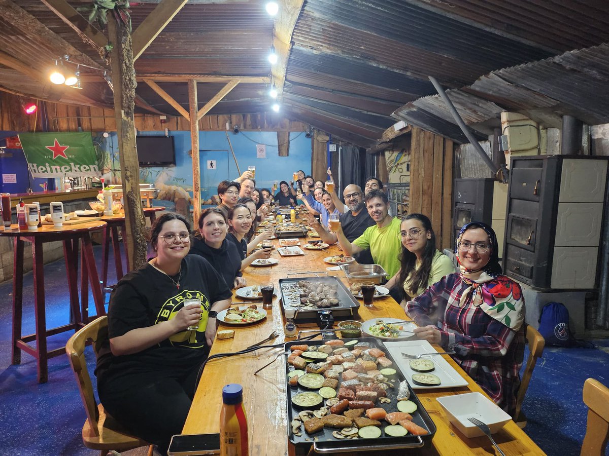 SantosLab_UMCG's tweet image. As the academic year ends,we gathered together to distress a year of innovation,teamwork,scientific impact w/ a fantastic team that pushes everyday the boundaries of biomedical research. Here's to another year of breakthroughs & great ideas!💡🔬💙 💪👏
@BBT_UMCG_RUG @researchumcg