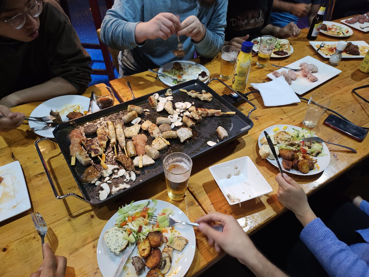SantosLab_UMCG's tweet image. As the academic year ends,we gathered together to distress a year of innovation,teamwork,scientific impact w/ a fantastic team that pushes everyday the boundaries of biomedical research. Here's to another year of breakthroughs & great ideas!💡🔬💙 💪👏
@BBT_UMCG_RUG @researchumcg