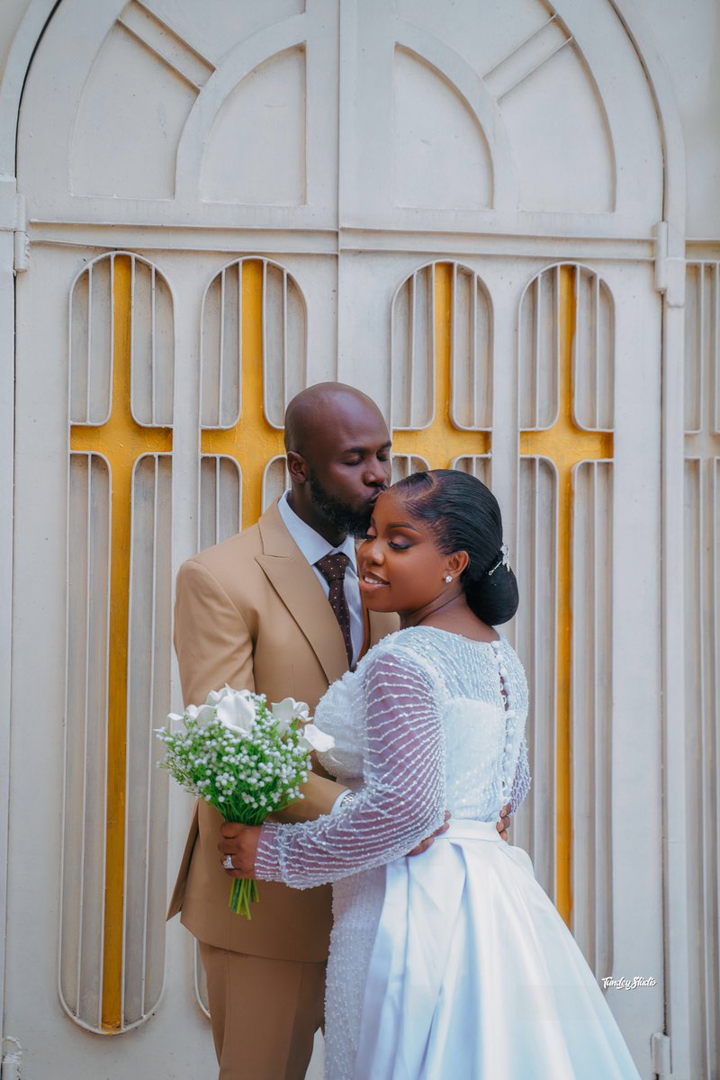 TundeyStudio's tweet photo. Every woman’s dream is to get married one day💍
That’s a beautiful dream❤️
•
•
•
#weddingday #weddingdresses #bridetobride #bride #photography #weddingphotographers https://t.co/g0NLh3fod2
