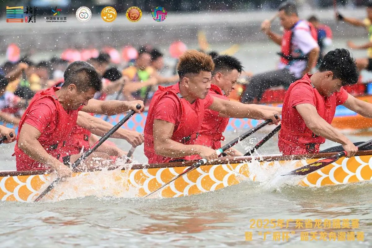 CulturalLingnan's tweet image. Where Cantonese roots run deep: Shaoguan’s #dragonboats ignited Zhenjiang River!​​ 🚣‍♂️🔥

🌎#Zhuji Lane in #Shaoguan is ancestral heartland for global #Cantonese descendants.

💪This millennial homeland’s #tradition of dragon boat race fuels fitness #passion while building…