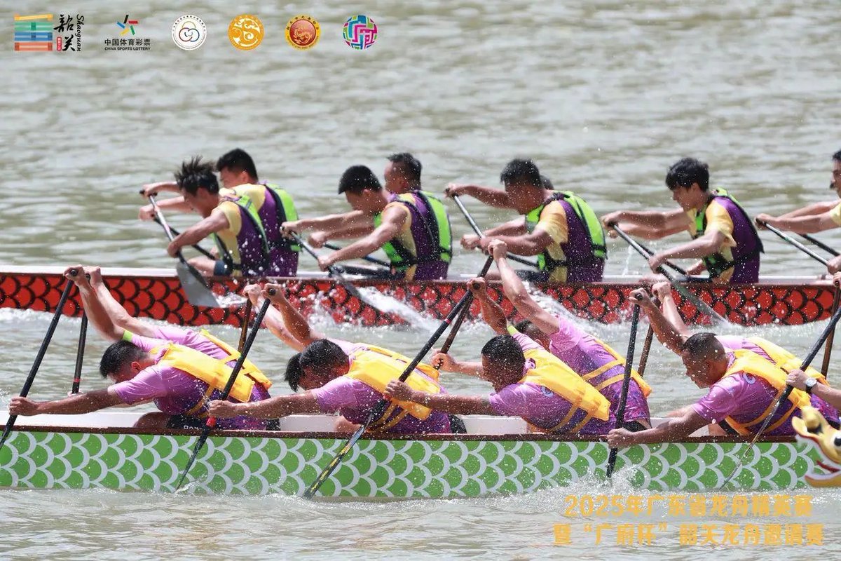 CulturalLingnan's tweet image. Where Cantonese roots run deep: Shaoguan’s #dragonboats ignited Zhenjiang River!​​ 🚣‍♂️🔥

🌎#Zhuji Lane in #Shaoguan is ancestral heartland for global #Cantonese descendants.

💪This millennial homeland’s #tradition of dragon boat race fuels fitness #passion while building…