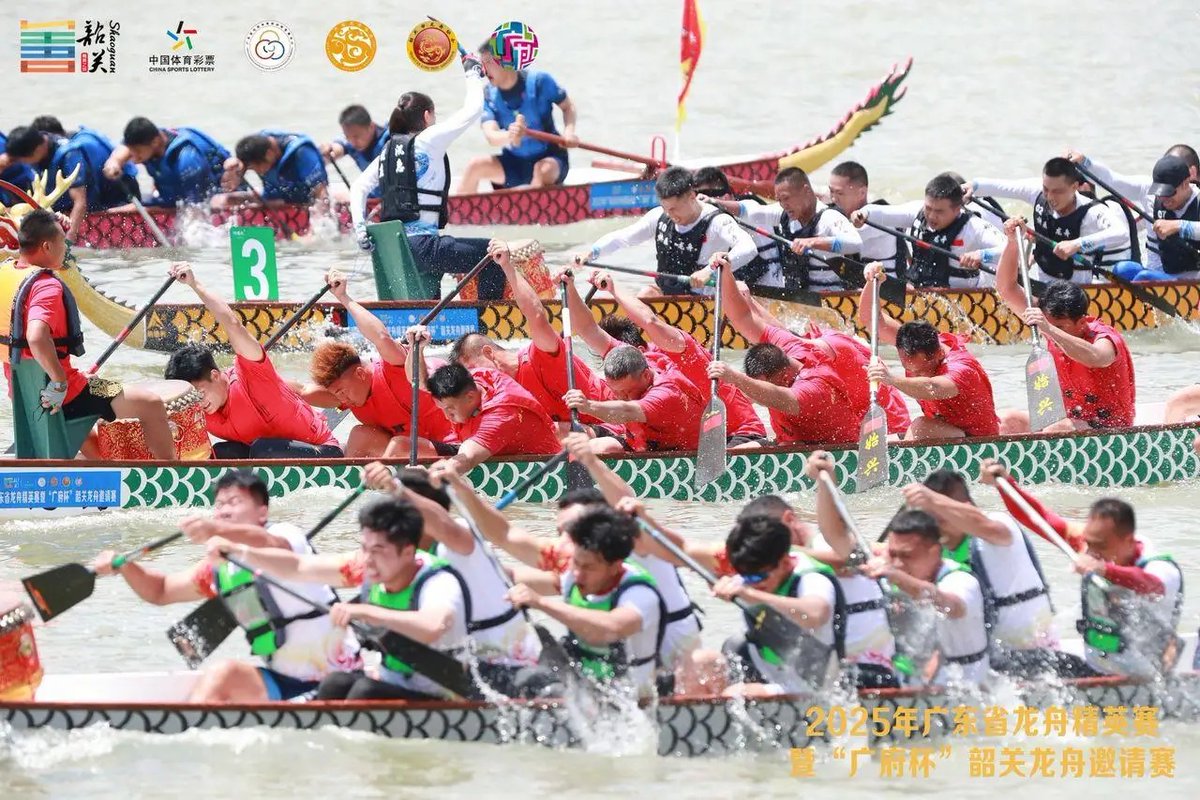 CulturalLingnan's tweet image. Where Cantonese roots run deep: Shaoguan’s #dragonboats ignited Zhenjiang River!​​ 🚣‍♂️🔥

🌎#Zhuji Lane in #Shaoguan is ancestral heartland for global #Cantonese descendants.

💪This millennial homeland’s #tradition of dragon boat race fuels fitness #passion while building…