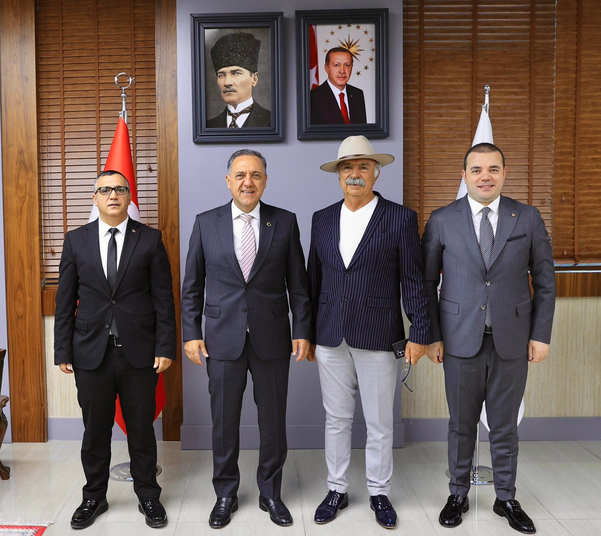 Yönetim Kurulu Başkanımız Kadir Çintay, Jeotermal ve Maden Yatırımcıları Derneği (JEMYAD) Yönetim Kurulu Başkanı Ömer Tosun ve Fırat Kalkınma Ajansı Bingöl Yatırım Destek Ofisi Koordinatörü Murat Ortak ile birlikte, Valimiz Sayın Dr. Ahmet Hamdi Usta’yı makamında ziyaret etti.