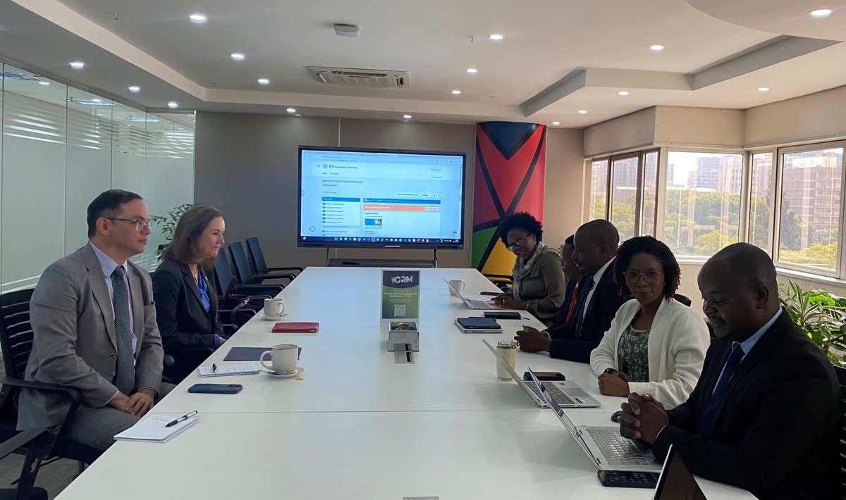 Exciting news for investors eyeing Zimbabwe! Ambassador Tremont got a firsthand look at @ZIDAInvest’s upcoming e-Regulations platform—designed to reduce bureaucracy, enhance transparency, and help investors give feedback and track their progress with ease. It’s a meaningful step