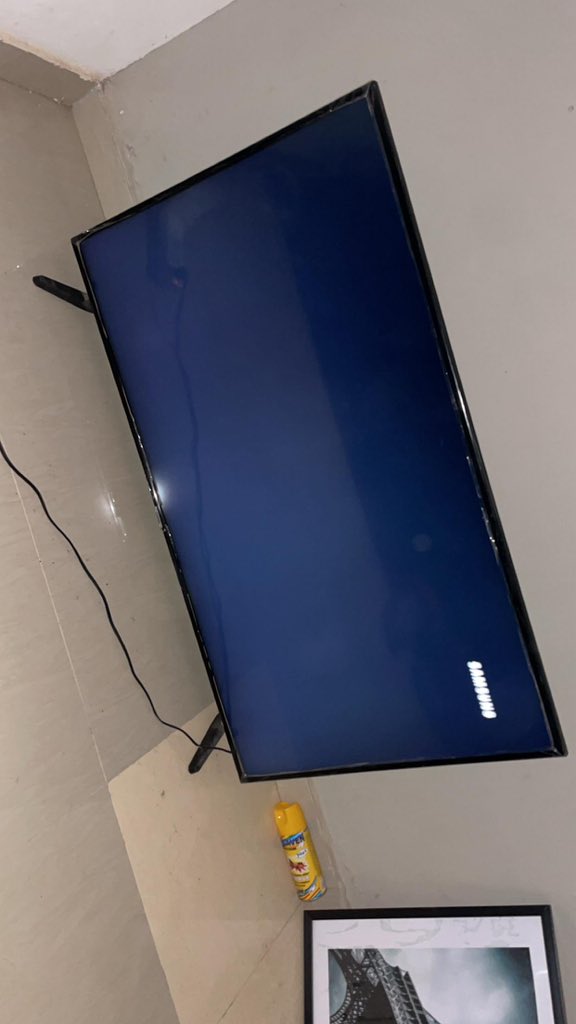 Neatly used Samsung 50inch smart uhd tv available for Ghc4500 (slightly negotiable) 
DM/Call or WhatsApp 0244628416 retweet for my buyer to see