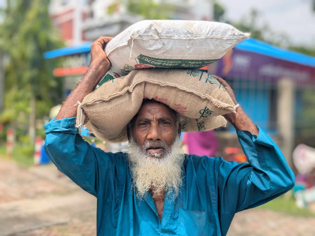 LEDARS Bangladesh (@ledarsbd) on Twitter photo ๐พ ๐ฎ,๐ฌ๐ฎ๐ฌ ๐ณ๐ฎ๐ฟ๐บ๐ฒ๐ฟ๐ ๐ฒ๐บ๐ฝ๐ผ๐๐ฒ๐ฟ๐ฒ๐ฑ!
On June 19, <a href="/ledarsbd/">LEDARS Bangladesh</a> & @BreadFortheWrd distributed:
โ
13 tons of stress-tolerant paddy and vegetable seeds.
โ
โป๏ธ20 tons organic fertilizer.
For a #ClimateResilient ๐ง๐ฉ coast!
#FoodSecurity #Adaptation #ledarsbd #Agroecology ๐พ ๐ฎ,๐ฌ๐ฎ๐ฌ ๐ณ๐ฎ๐ฟ๐บ๐ฒ๐ฟ๐ ๐ฒ๐บ๐ฝ๐ผ๐๐ฒ๐ฟ๐ฒ๐ฑ!
On June 19, <a href="/ledarsbd/">LEDARS Bangladesh</a> & @BreadFortheWrd distributed:
โ
13 tons of stress-tolerant paddy and vegetable seeds.
โ
โป๏ธ20 tons organic fertilizer.
For a #ClimateResilient ๐ง๐ฉ coast!
#FoodSecurity #Adaptation #ledarsbd #Agroecology