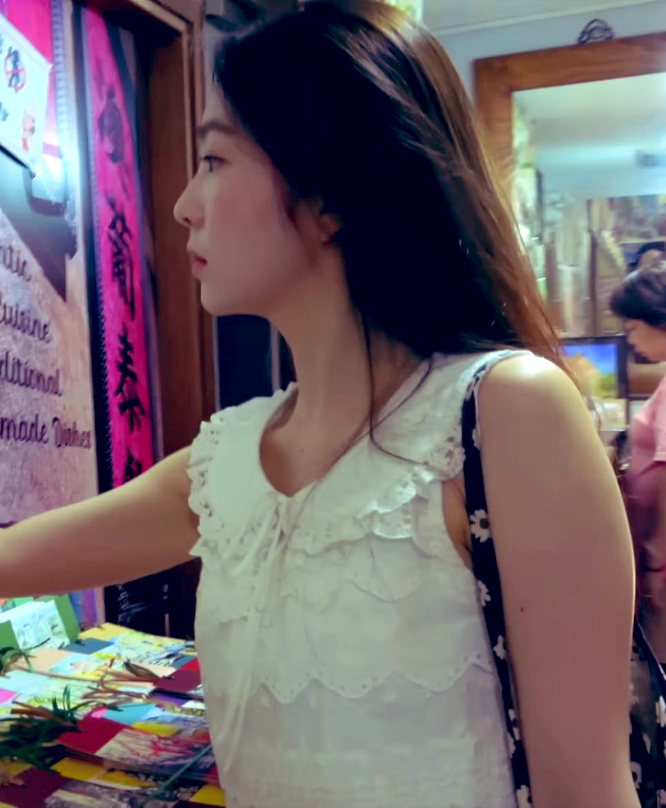 (🤍) Tuesdate.
🐰: abis makan mau cuci mata ya liat-liat perintilan lucu