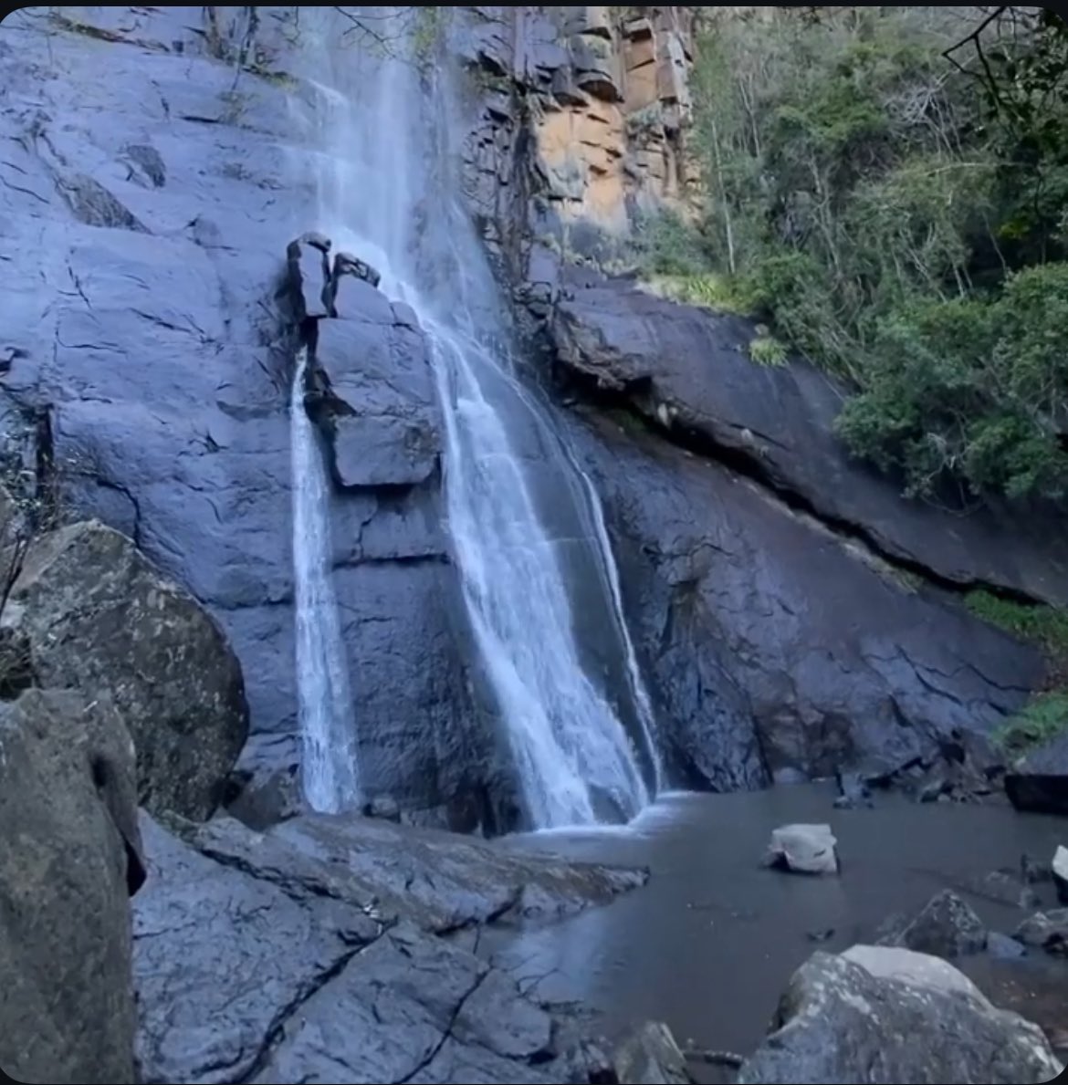 trufm's tweet photo. #KasiTour

Exploring the beautiful Madonna &amp; Child Waterfalls in Hogsback State Forest, Hogsback. Joined by Siseko from Uncuthu Tours

#LunchTimeShandis https://t.co/T1pE8cCyFx